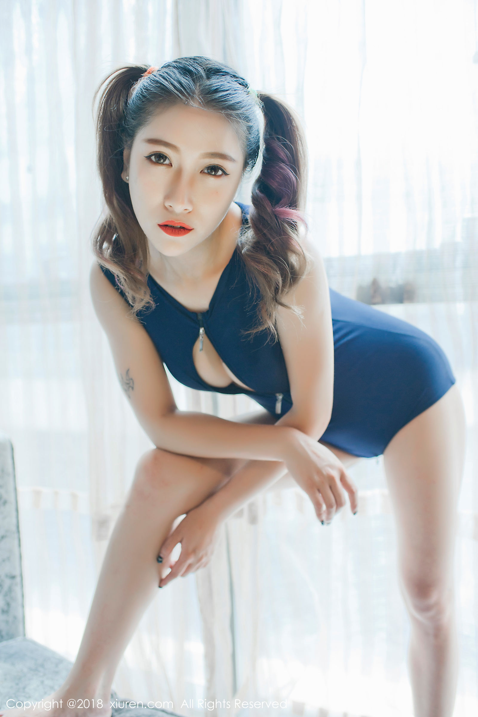 御姐范美女杜花花性格开朗，妖娆妩媚性感蓝色开胸比基尼和日系连体泳衣-8
